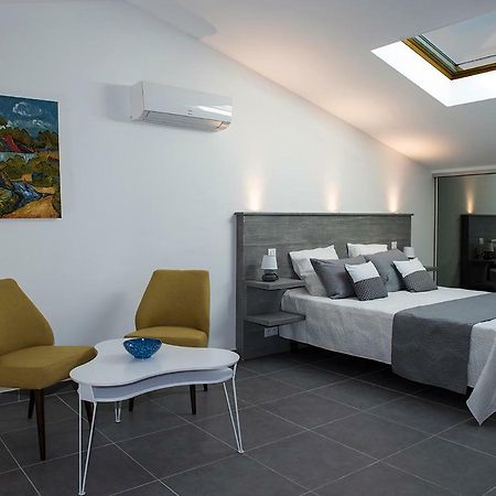 Gite Les Courlis Saint-Étienne-du-Grès Extérieur photo