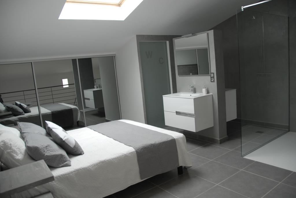 Gite Les Courlis Saint-Étienne-du-Grès Extérieur photo