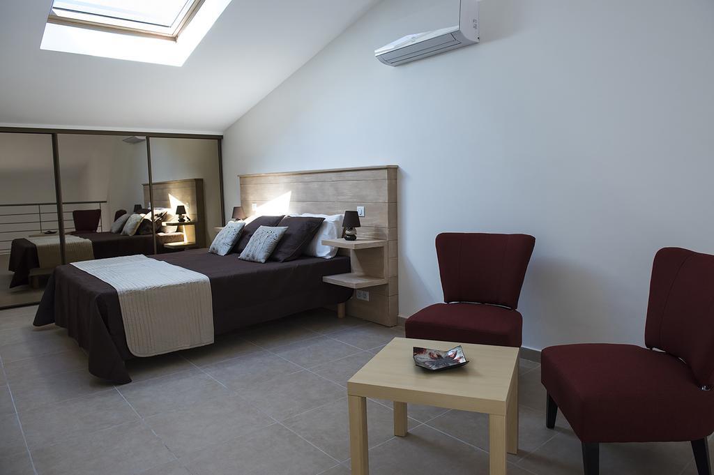 Gite Les Courlis Saint-Étienne-du-Grès Extérieur photo