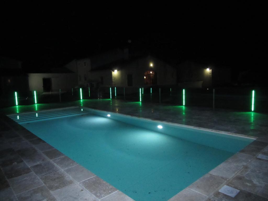 Gite Les Courlis Saint-Étienne-du-Grès Extérieur photo