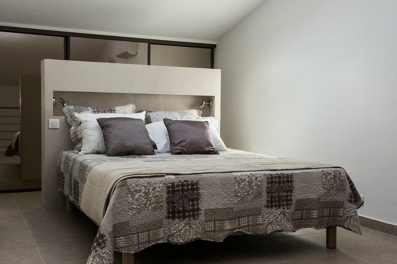 Gite Les Courlis Saint-Étienne-du-Grès Extérieur photo